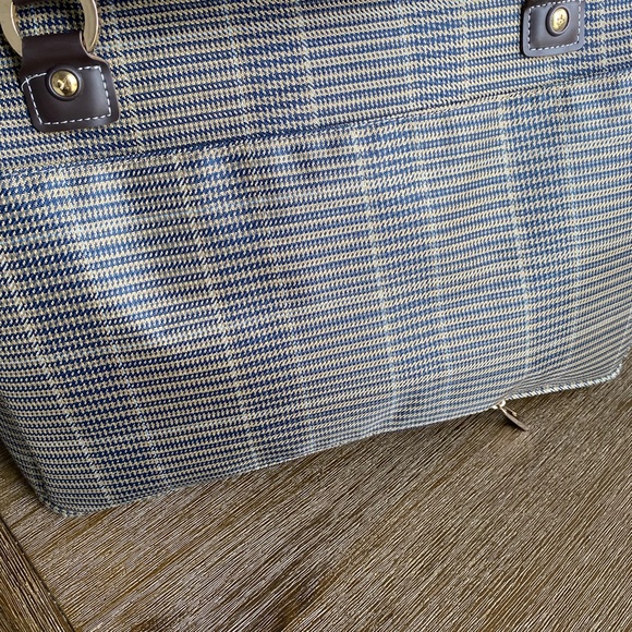 London Fog Cabin Bag - Picture 9 of 9